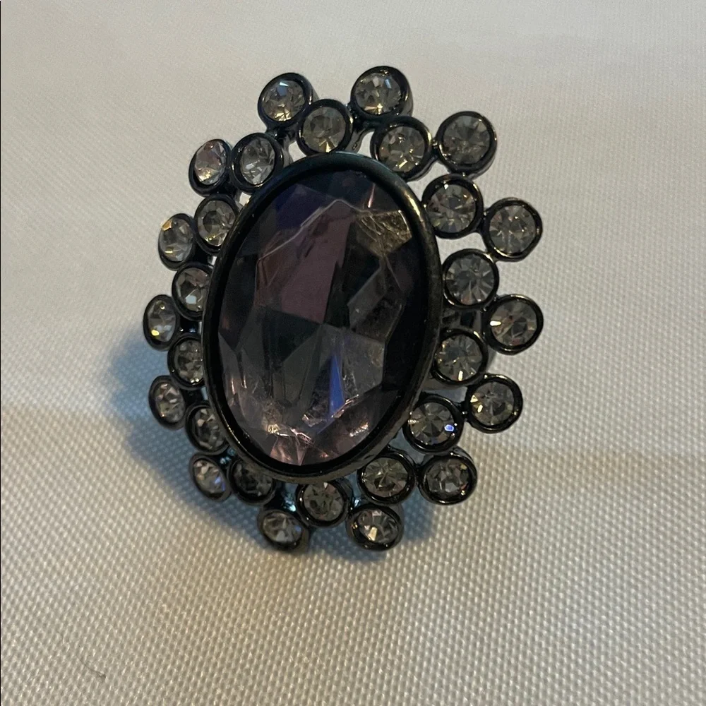 Elegant Statement Ring - Picture 2 of 3